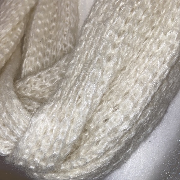 white knit infinity scarf - Picture 2 of 2